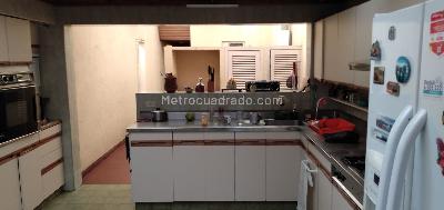 Casa de 4 alcobas en venta en Chico San Patricio, Bogotá, 300 m² · foto 5 de 12