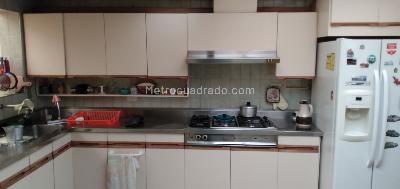 Casa de 4 alcobas en venta en Chico San Patricio, Bogotá, 300 m² · foto 6 de 12