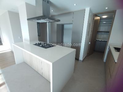 Apartamento de 3 alcobas en venta en El Refugio, Bogotá, 163 m² · foto 14 de 20