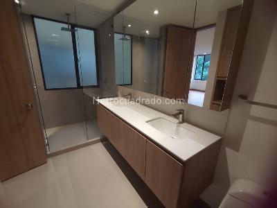 Apartamento de 3 alcobas en venta en El Refugio, Bogotá, 163 m² · foto 2 de 20