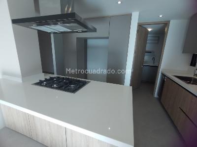 Apartamento de 3 alcobas en venta en El Refugio, Bogotá, 163 m² · foto 5 de 20