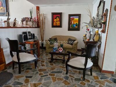 Casa de 3 alcobas en venta en Pontevedra, Bogotá, 300 m² · foto 2 de 15