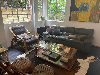 Casa de 3 alcobas en venta en Quinta Camacho, Bogotá, 270 m² · foto 2 de 5