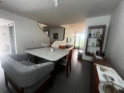 Casa de 4 alcobas en venta en Calleja Baja, Bogotá, 218 m² · foto 3 de 20