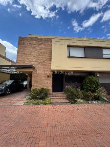Casa de 4 alcobas en venta en Los Arrayanes, Bogotá, 250 m² · foto 2 de 20