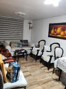 Apartamento de 3 alcobas en venta en Hayuelos Capellania, Bogotá, 78 m² · foto 3 de 13