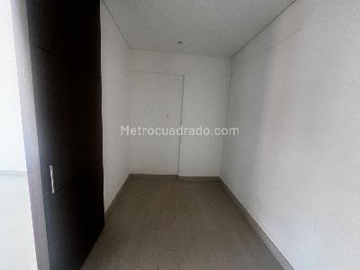 Apartamento de 2 alcobas en venta en Chico Iii Sector, Bogotá, 124 m² · foto 12 de 20
