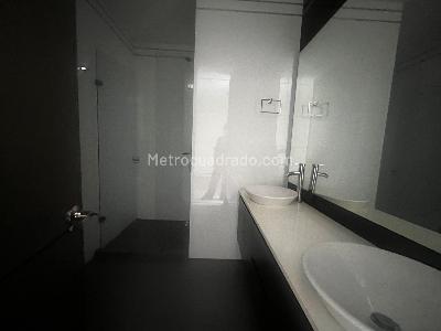 Apartamento de 2 alcobas en venta en Chico Iii Sector, Bogotá, 124 m² · foto 13 de 20