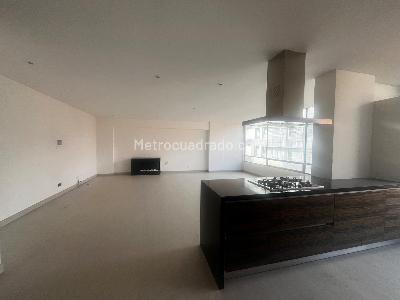 Apartamento de 2 alcobas en venta en Chico Iii Sector, Bogotá, 124 m² · foto 2 de 20