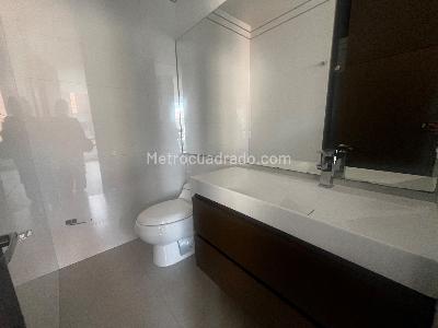 Apartamento de 2 alcobas en venta en Chico Iii Sector, Bogotá, 124 m² · foto 8 de 20