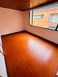 Casa de 3 alcobas en venta en Chico Navarra, Bogotá, 187 m² · foto 2 de 7