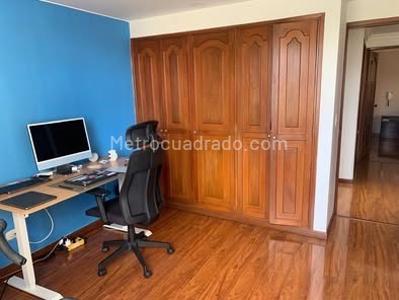 Apartamento de 3 alcobas en venta en Santa Barbara Occidental, Bogotá, 154 m² · foto 3 de 6