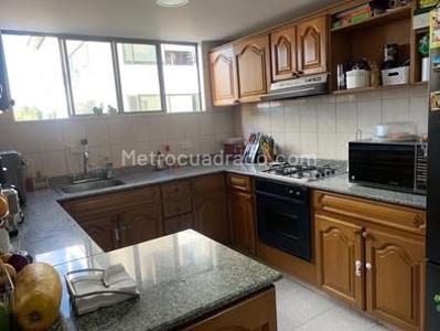 Apartamento de 3 alcobas en venta en Santa Barbara Occidental, Bogotá, 154 m² · foto 6 de 6