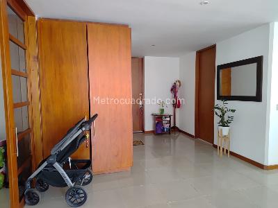 Apartamento de 4 alcobas en venta en Chico Navarra, Bogotá, 193 m² · foto 13 de 20