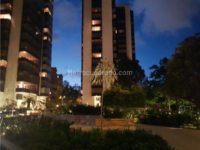 Apartamento de 3 alcobas en arriendo en Country Club, Bogotá, 286 m² · foto 4 de 10