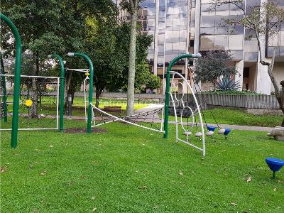 Apartamento de 3 alcobas en arriendo en Country Club, Bogotá, 286 m² · foto 6 de 10