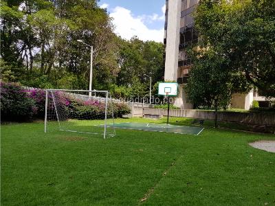 Apartamento de 3 alcobas en arriendo en Country Club, Bogotá, 286 m² · foto 7 de 10