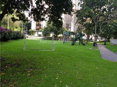 Apartamento de 3 alcobas en arriendo en Country Club, Bogotá, 286 m² · foto 8 de 10