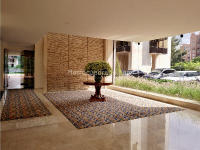 Apartamento de 3 alcobas en arriendo en Country Club, Bogotá, 286 m² · foto 9 de 10