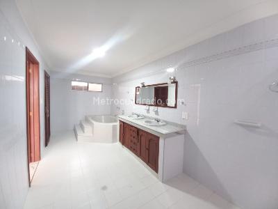 Casa de 4 alcobas en venta en El Ingenio I, Cali, 350 m² · foto 18 de 19