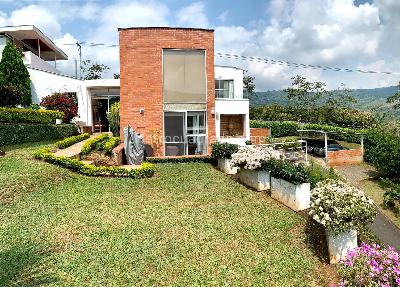 Casa de 3 alcobas en venta en Bella Suiza, Cali, 225 m² · foto 2 de 20