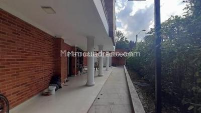 Casa de 5 alcobas en venta en Ciudad Jardin Paraiso, Cali, 450 m² · foto 3 de 16