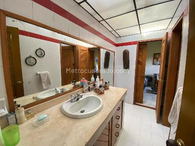 Casa de 4 alcobas en venta en Cañas Gordas, Cali, 1302 m² · foto 8 de 11