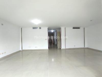 Apartamento de 3 alcobas en venta en Prados Del Limonar, Cali, 140 m² · foto 2 de 17