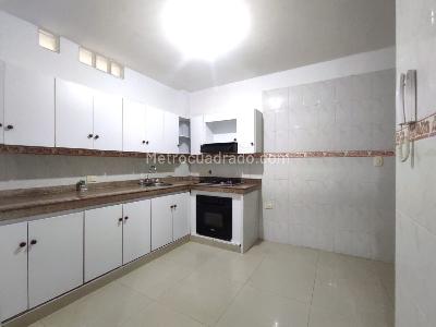 Apartamento de 3 alcobas en venta en Prados Del Limonar, Cali, 140 m² · foto 3 de 17