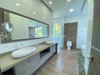 Casa de 5 alcobas en venta en Pance Av La Maria, Cali, 1408 m² · foto 13 de 20