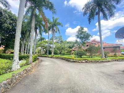 Casa de 5 alcobas en venta en Pance Av La Maria, Cali, 745 m² · foto 3 de 18
