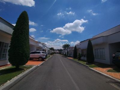Casa de 4 alcobas en venta en Parcelaciones Pance, Cali, 365 m² · foto 3 de 20