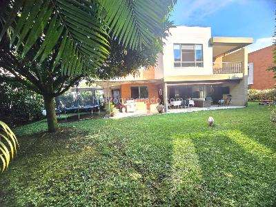 Casa de 5 alcobas en venta en Parcelaciones Pance, Cali, 581 m² · foto 2 de 20