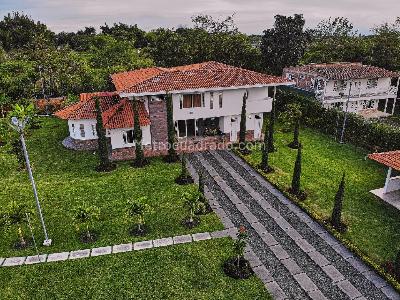 Casa de 5 alcobas en venta en Palmira, Palmira · foto 2 de 19