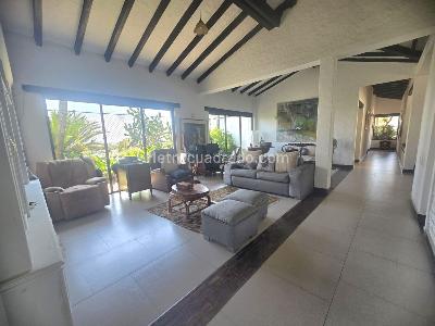 Casa de 4 alcobas en arriendo en Ciudad Jardin, Cali, 1500 m² · foto 3 de 20