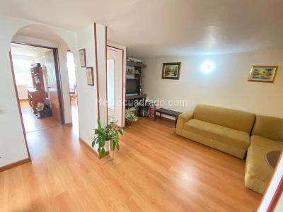 Casa de 5 alcobas en venta en Barrios Unidos Polo Club, Bogotá, 360 m² · foto 2 de 20