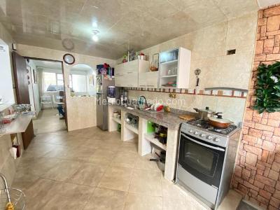 Casa de 5 alcobas en venta en Barrios Unidos Polo Club, Bogotá, 360 m² · foto 11 de 20
