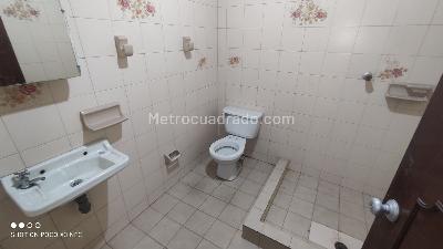 Casa de 5 alcobas en venta en Kennedy Floralia I Y Ii Sector, Bogotá, 260 m² · foto 10 de 20