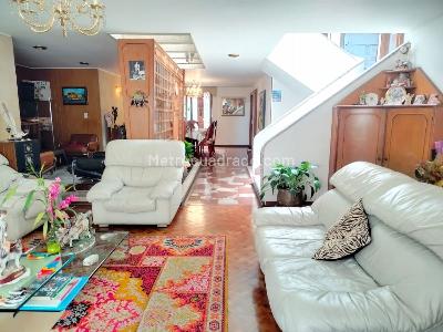 Casa de 5 alcobas en venta en Usaquen Santa Bibiana, Bogotá, 612 m² · foto 3 de 20