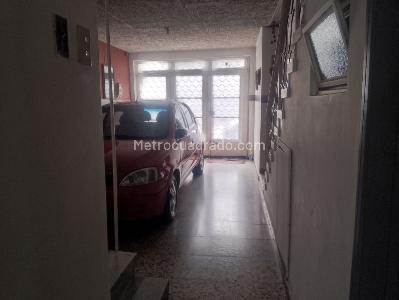 Casa de 4 alcobas en venta en San Felipe, Bogotá, 214 m² · foto 2 de 20