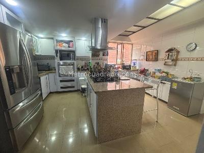 Apartamento en venta en Santa Barbara Central, Bogotá · foto 14 de 20
