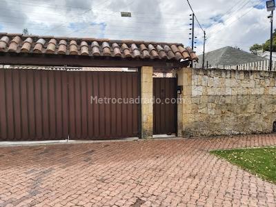 Casa de 4 alcobas en venta en Cerros De Niza, Bogotá, 350 m² · foto 3 de 19