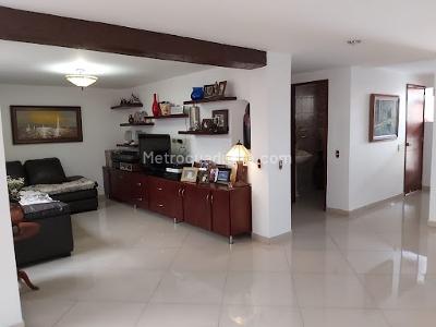 Casa de 4 alcobas en venta en Cerros De Niza, Bogotá, 350 m² · foto 9 de 19