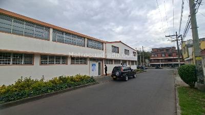 Casa de 5 alcobas en venta en Engativa Villa Luz, Bogotá, 600 m² · foto 2 de 15