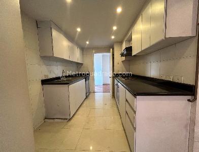 Apartamento de 3 alcobas en arriendo en Chapinero El Chico, Bogotá, 200 m² · foto 9 de 20