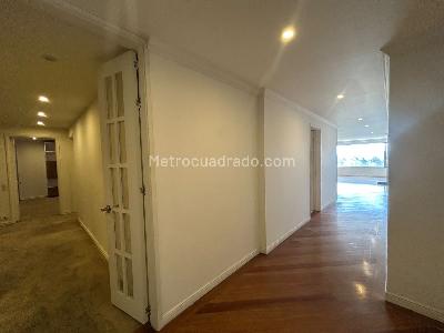 Apartamento de 3 alcobas en arriendo en Chapinero El Chico, Bogotá, 200 m² · foto 11 de 20