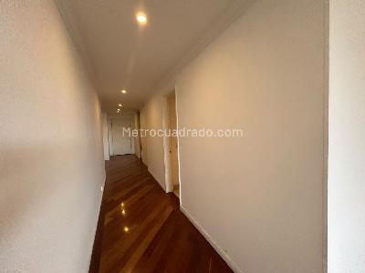 Apartamento de 3 alcobas en arriendo en Chapinero El Chico, Bogotá, 200 m² · foto 12 de 20