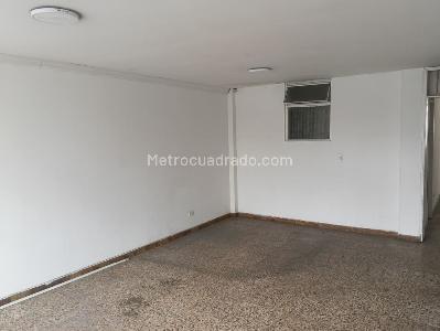 Casa de 5 alcobas en arriendo en Kennedy Techo, Bogotá, 378 m² · foto 3 de 20