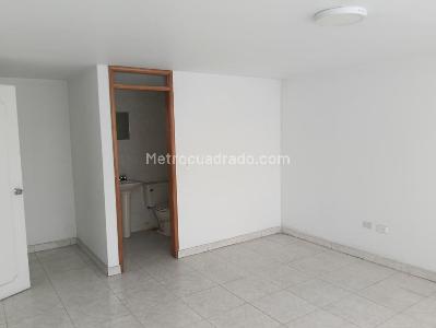 Casa de 5 alcobas en arriendo en Kennedy Techo, Bogotá, 378 m² · foto 5 de 20