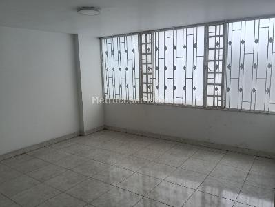 Casa de 5 alcobas en arriendo en Kennedy Techo, Bogotá, 378 m² · foto 7 de 20